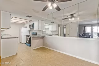 Photo #5: 6889644 Listing