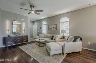 Photo #6: 6889748 Listing 