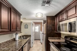Photo #5: 6889781 Listing