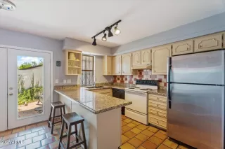 Photo #6: 6889818 Listing