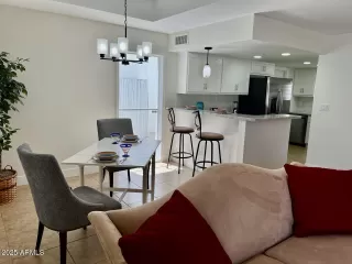 Photo #6: 6889833 Listing