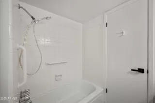 Photo #4: 6889845 Listing