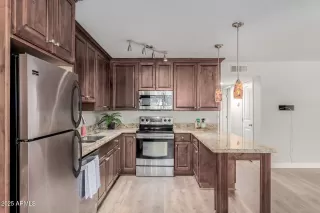 Photo #3: 6890019 Listing