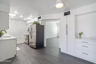 Photo #3: 6890095 Listing