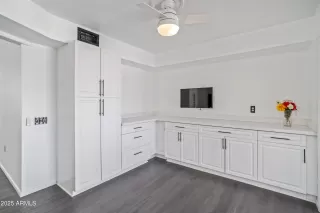 Photo #6: 6890095 Listing