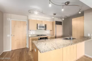 Photo #2: 6890103 Listing