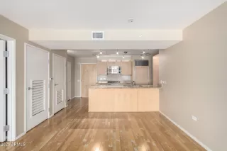 Photo #5: 6890103 Listing