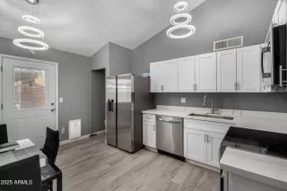 Photo #4: 6890181 Listing