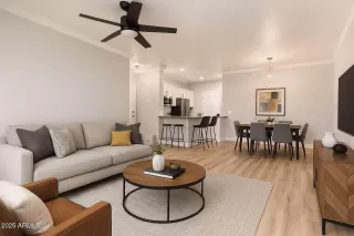 Photo #5: 6890216 Listing