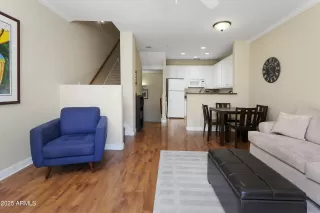 Photo #5: 6890349 Listing