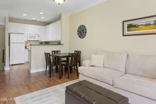 Photo #6: 6890349 Listing