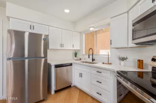 Photo #6: 6890370 Listing