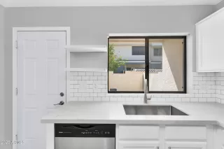 Photo #3: 6890636 Listing