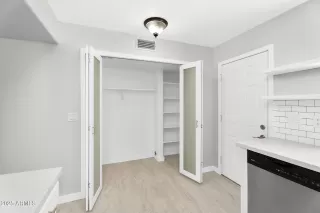 Photo #5: 6890636 Listing