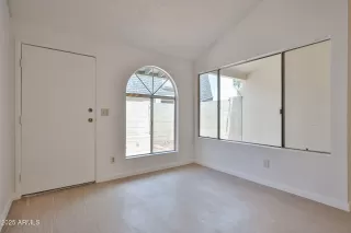 Photo #5: 6890659 Listing