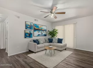 Photo #5: 6890740 Listing