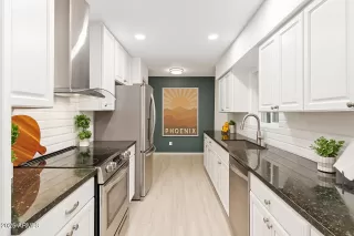 More Details about MLS # 6890753 : 609 E ROYAL PALM SQUARE N