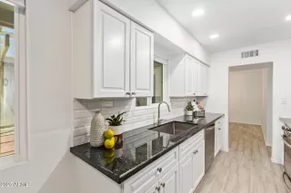 Photo #3: 6890753 Listing