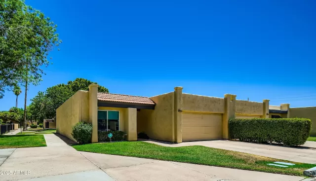 MLS: 6890796 Condo For Sale