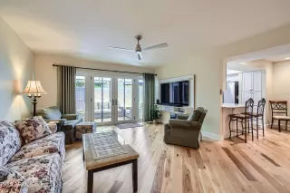 Photo #2: 6890796 Listing