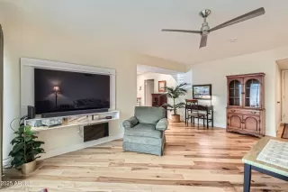 Photo #4: 6890796 Listing