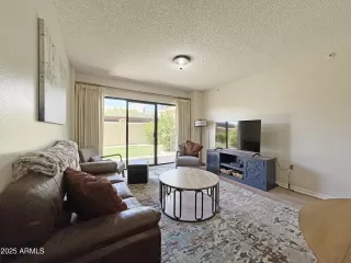 Photo #4: 6890937 Listing