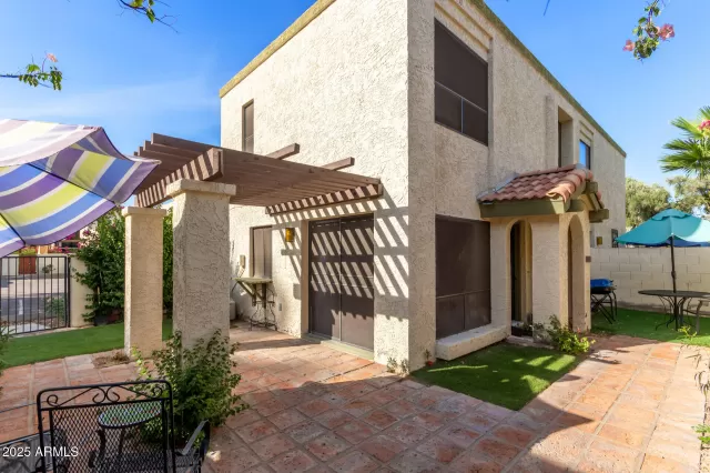 MLS: 6891016 Condo For Sale