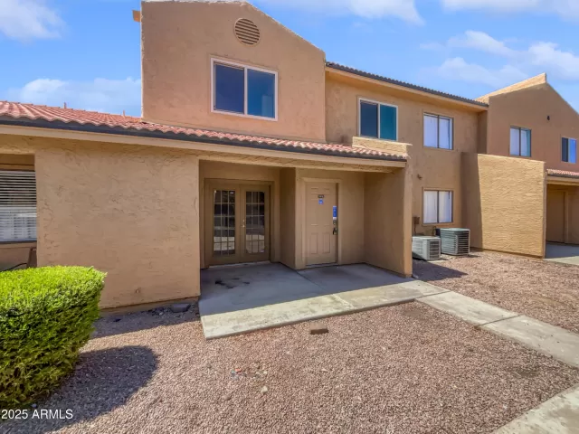 MLS: 6891278 Condo For Sale