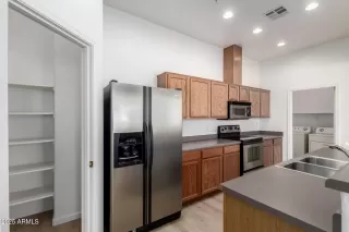 Photo #5: 6891286 Listing