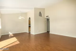 Photo #3: 6891382 Listing