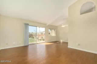 Photo #4: 6891382 Listing