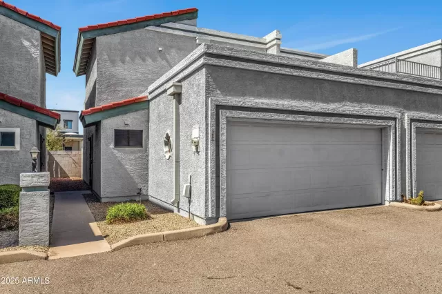 MLS: 6891428 Condo For Sale