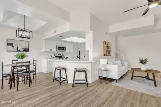 Photo #6: 6891428 Listing