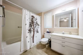 Photo #5: 6891522 Listing