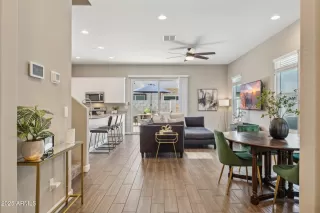 Photo #3: 6891682 Listing 