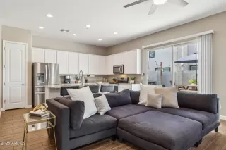 Photo #5: 6891682 Listing 