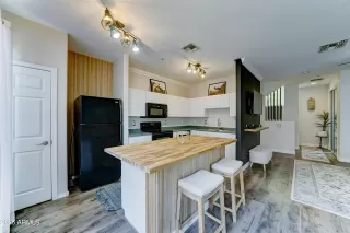 Photo #4: 6891700 Listing 