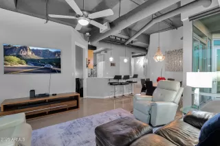 Photo #6: 6891725 Listing