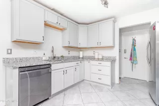 Photo #6: 6891797 Listing