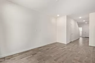 Photo #5: 6891814 Listing