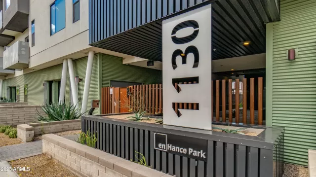 MLS: 6891846 Condo For Sale