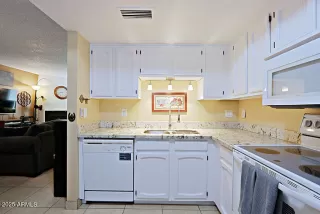 Photo #5: 6891869 Listing 