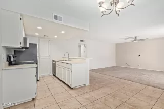 Photo #3: 6891951 Listing