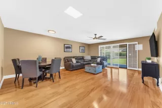 Photo #3: 6891980 Listing