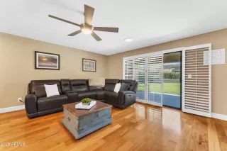 Photo #4: 6891980 Listing