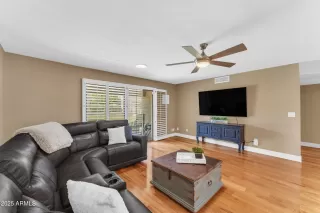 Photo #5: 6891980 Listing