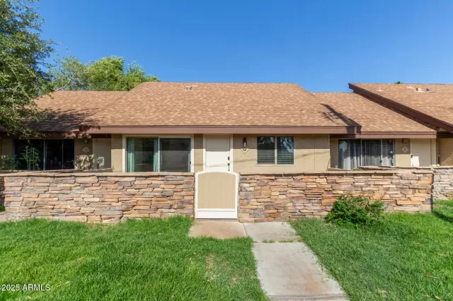 MLS: 6891982 Condo For Sale