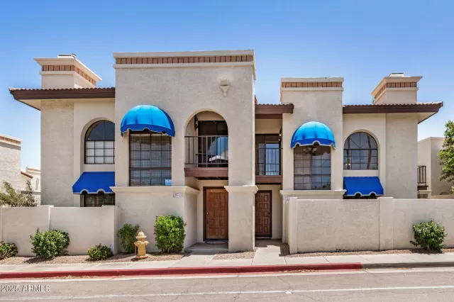 MLS: 6892022 Condo For Sale