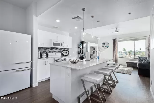 MLS: 6892060 Condo For Sale