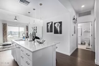 Photo #6: 6892060 Listing 